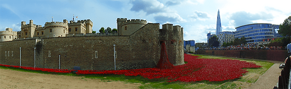 Ceramic Poppy War Memorial Installation by Paul Cummins. 1914-2014. 