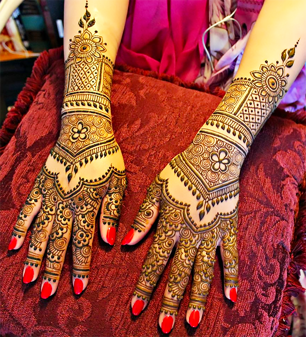 Mehndi applied to the hands. Photo credit: Unknown.