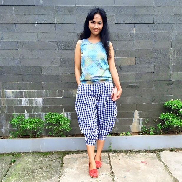 Cultural mashup: Indonesian batik shirt meets Scottish tartan pants. Photo credit: Tumblr